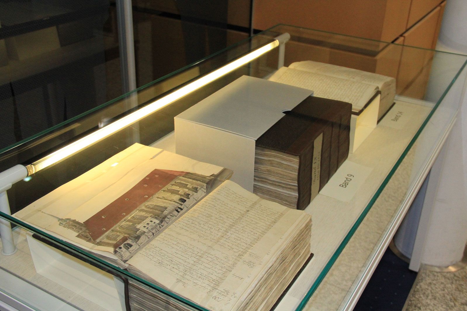 Ausstellung-Techell-in-Volksbank